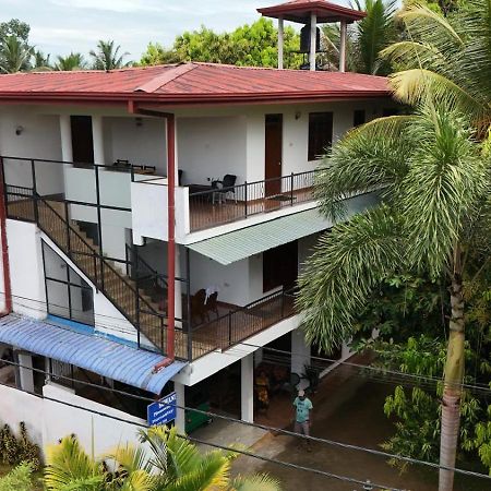 Suwani Pinnawala Homestay Bagian luar foto