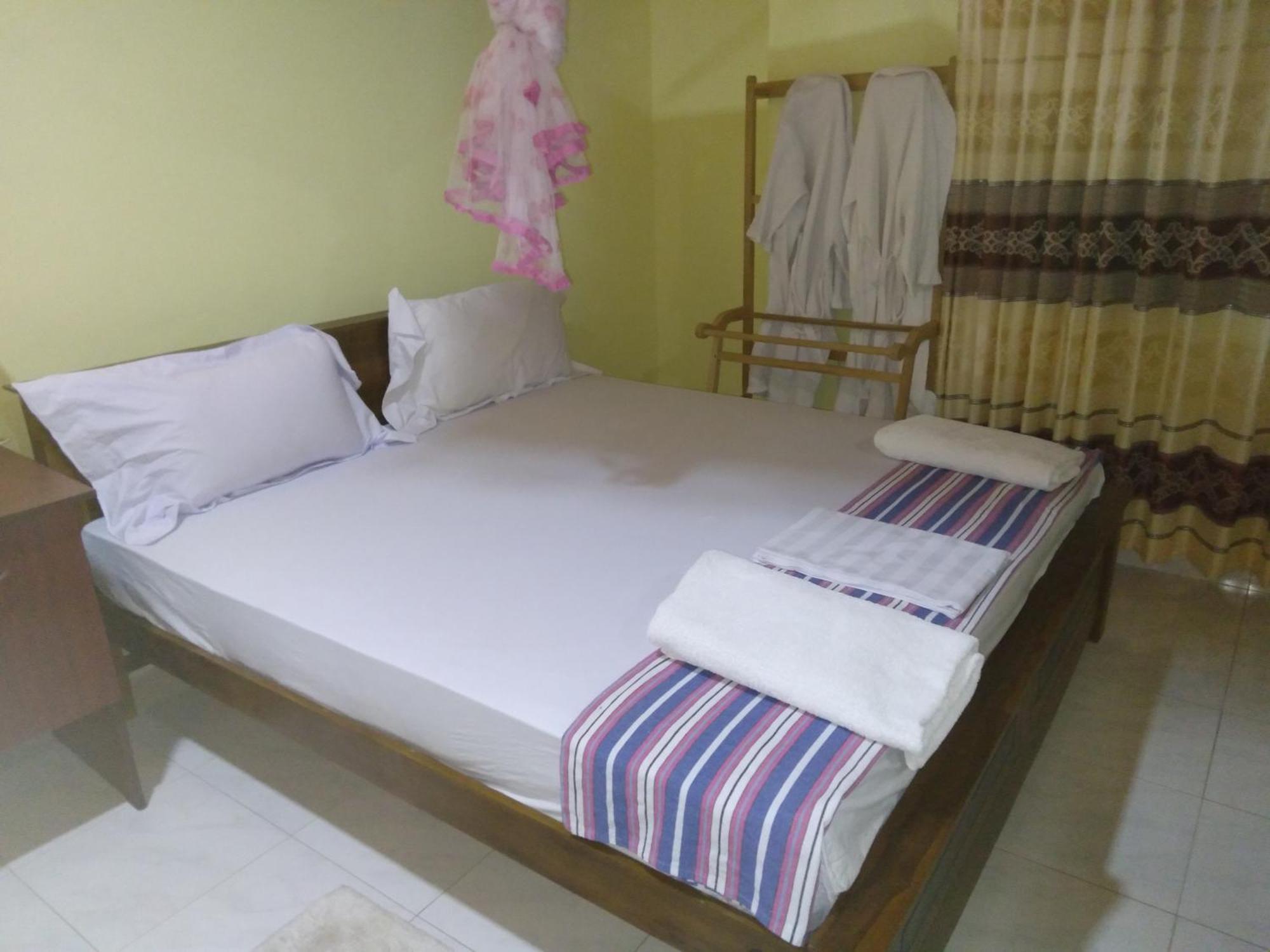 Suwani Pinnawala Homestay Ruang foto