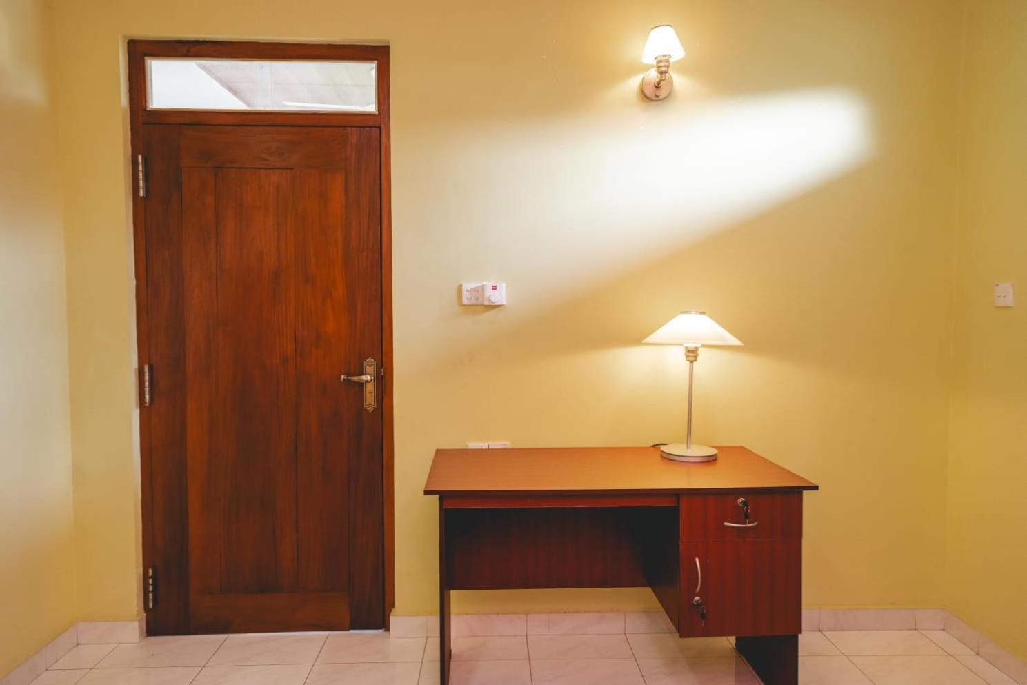 Suwani Pinnawala Homestay Bagian luar foto