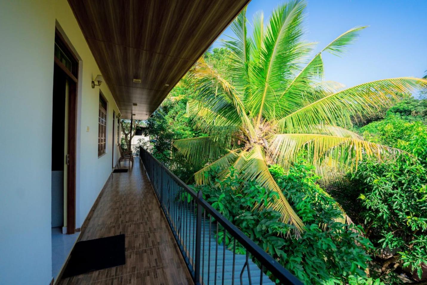 Suwani Pinnawala Homestay Bagian luar foto
