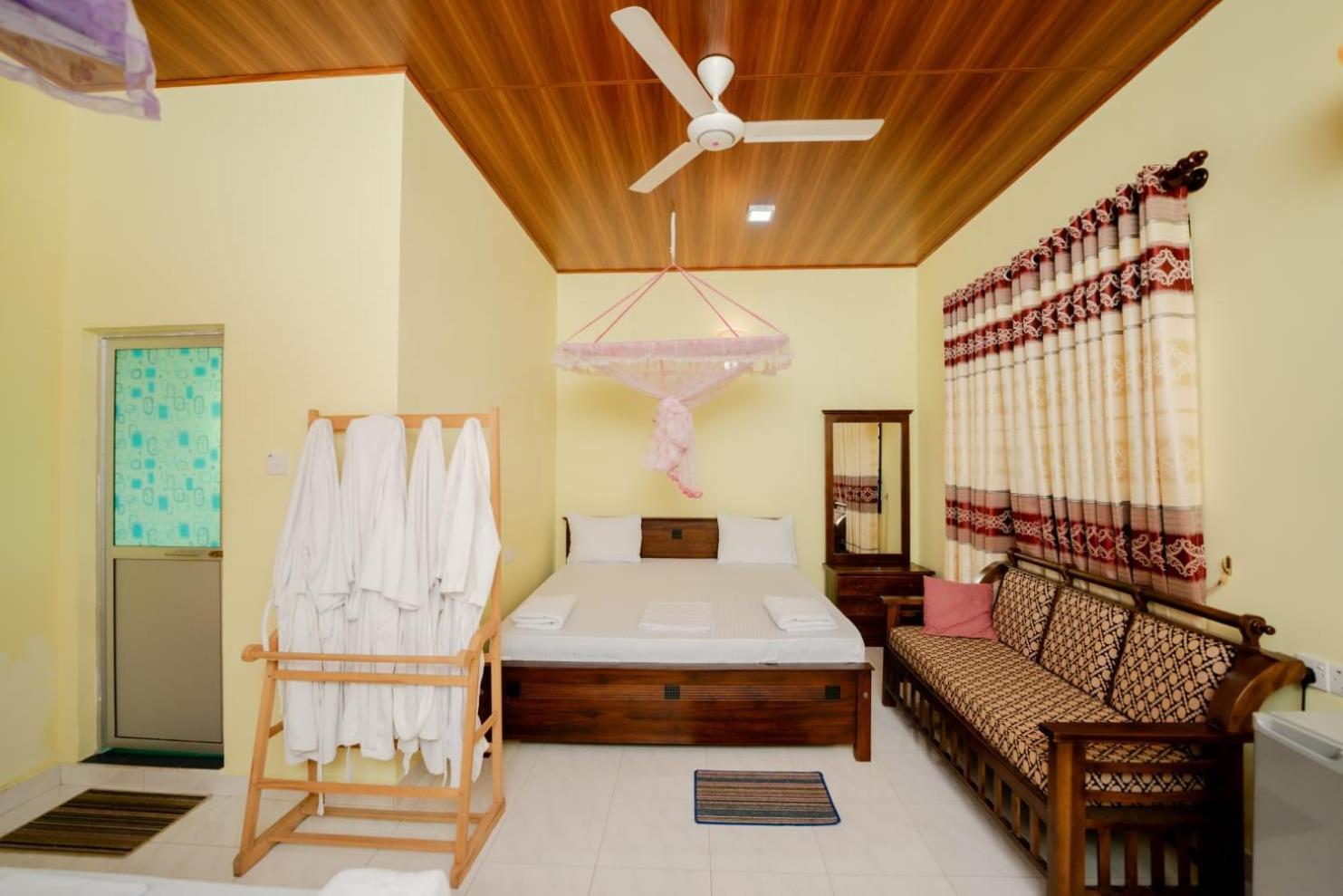 Suwani Pinnawala Homestay Bagian luar foto