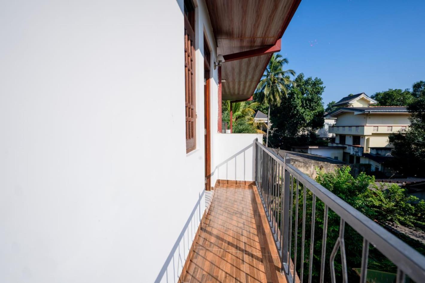 Suwani Pinnawala Homestay Bagian luar foto