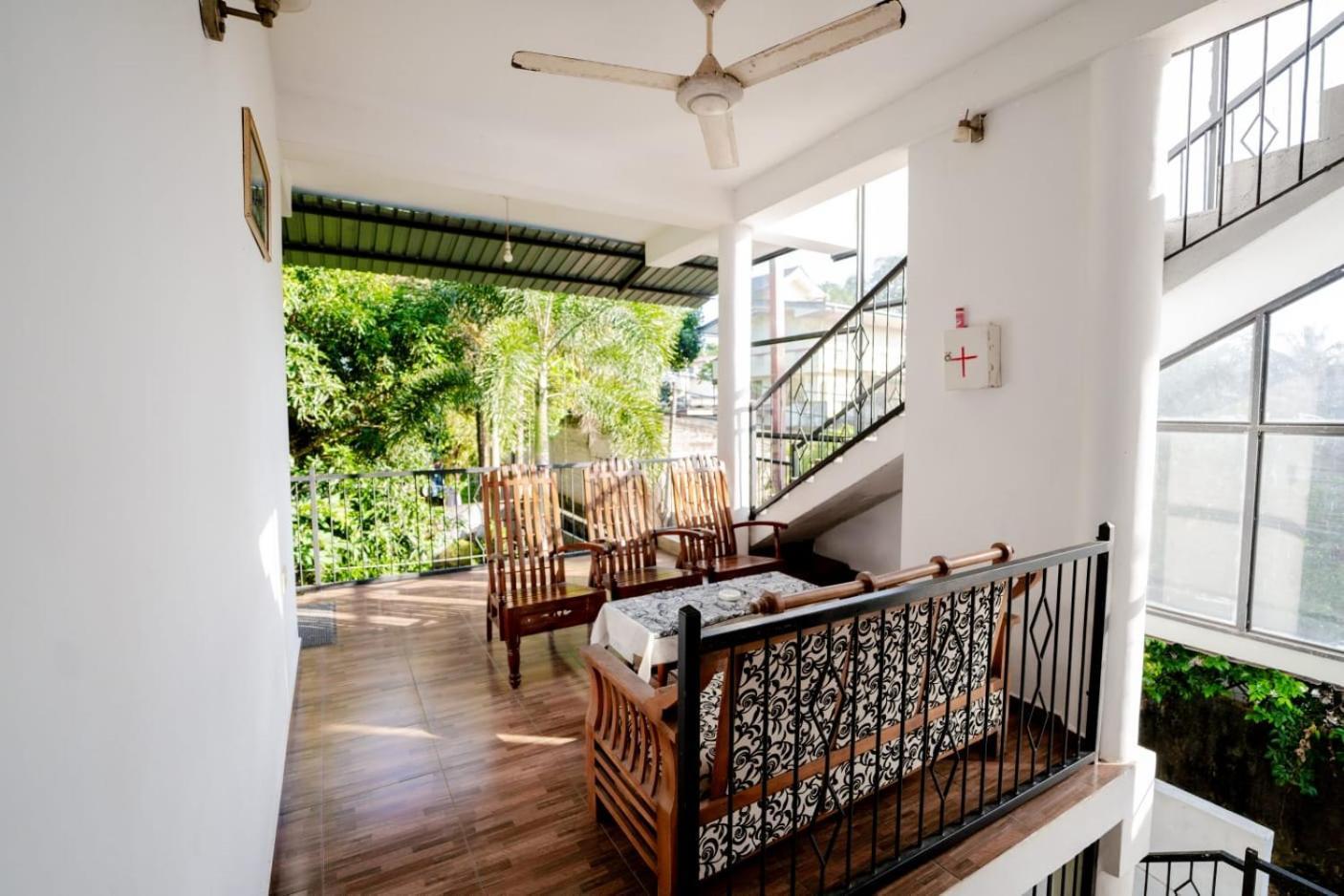 Suwani Pinnawala Homestay Bagian luar foto