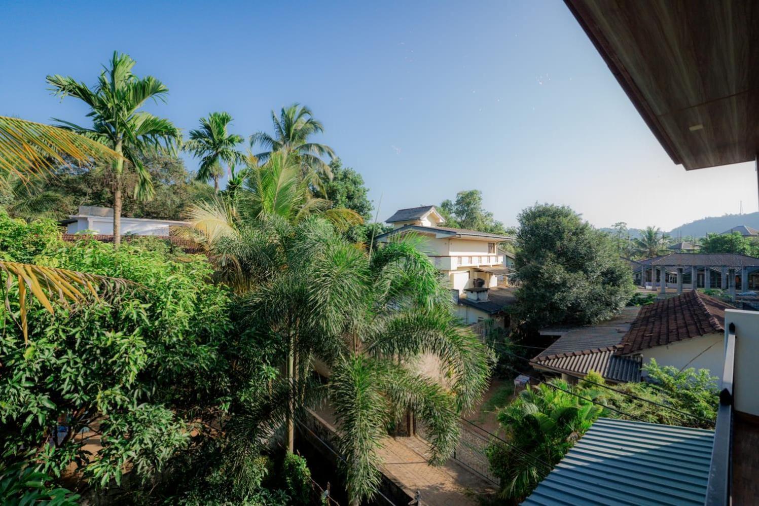 Suwani Pinnawala Homestay Bagian luar foto