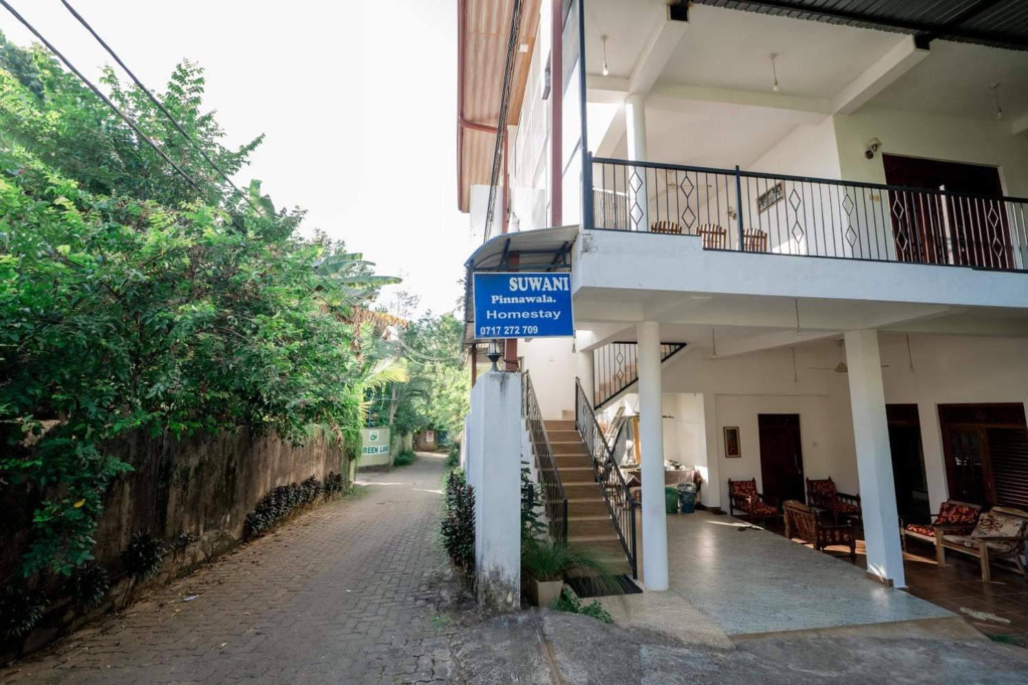 Suwani Pinnawala Homestay Bagian luar foto