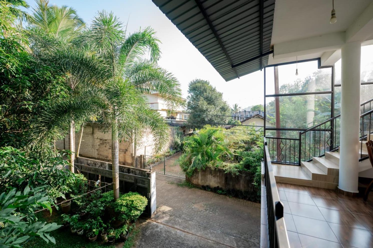 Suwani Pinnawala Homestay Bagian luar foto