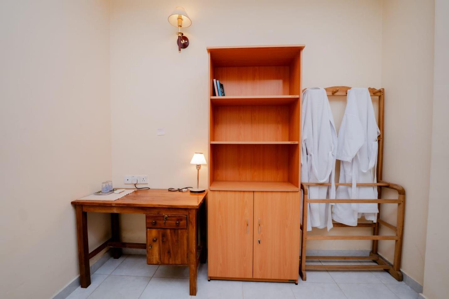 Suwani Pinnawala Homestay Bagian luar foto