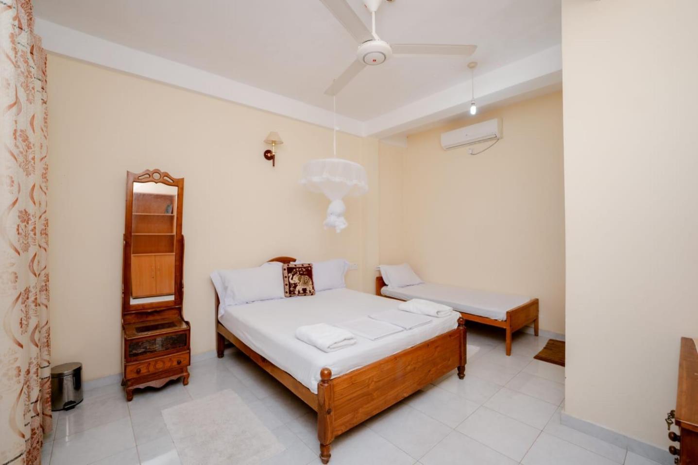 Suwani Pinnawala Homestay Bagian luar foto