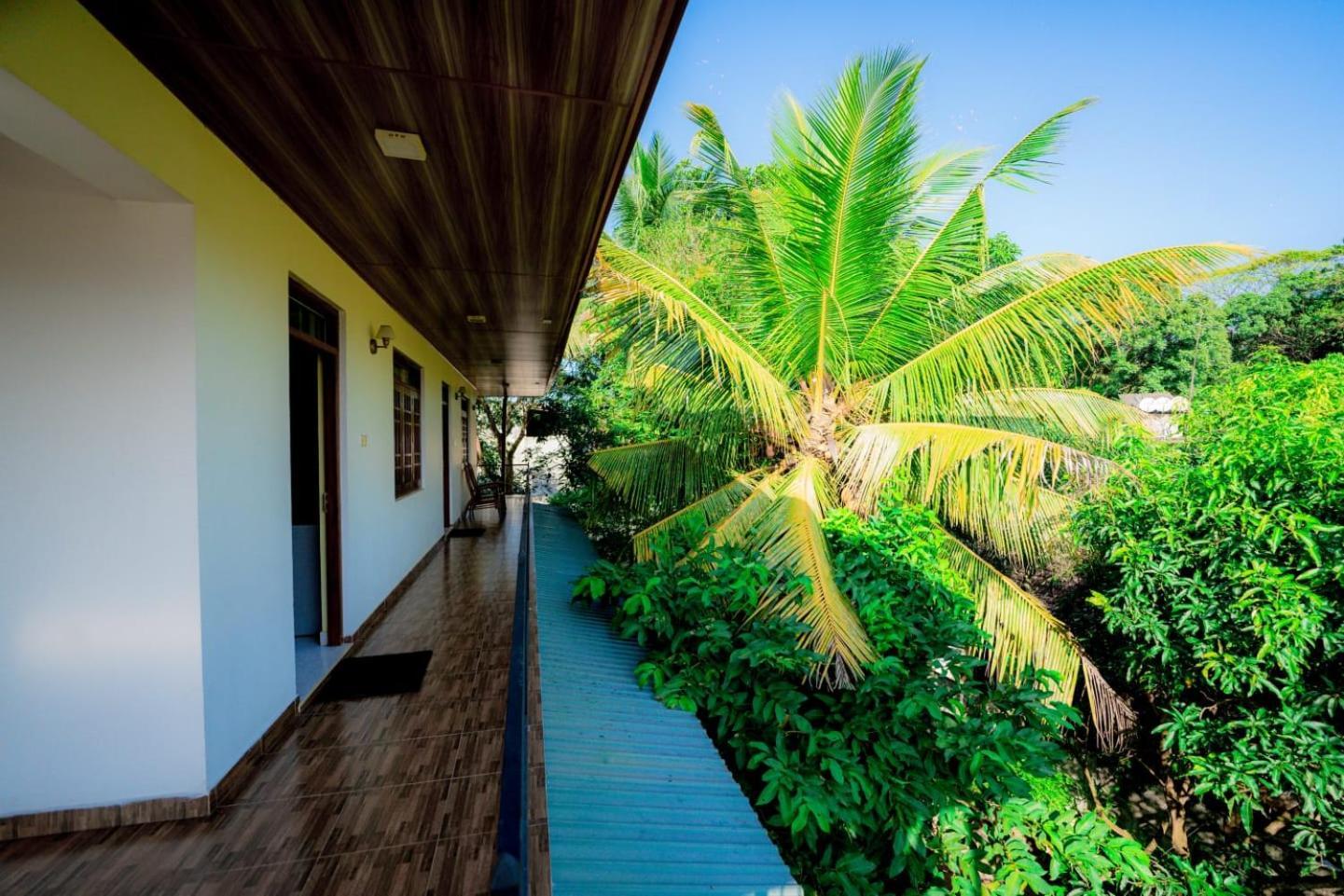 Suwani Pinnawala Homestay Bagian luar foto