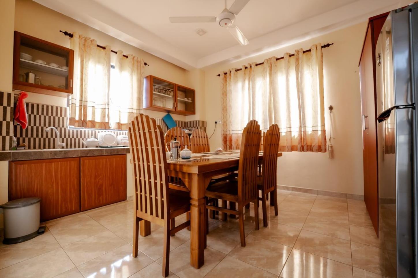 Suwani Pinnawala Homestay Bagian luar foto