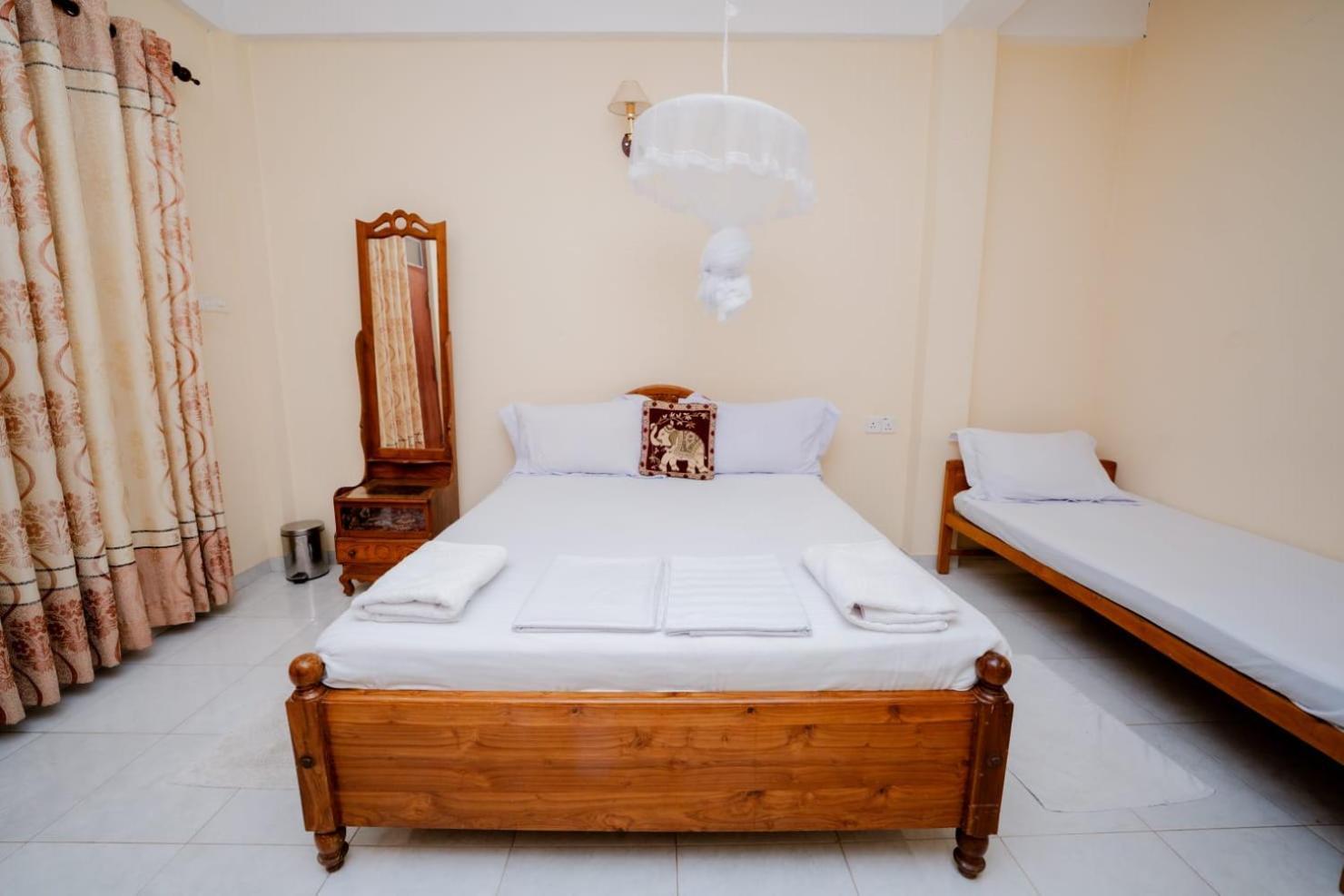 Suwani Pinnawala Homestay Bagian luar foto