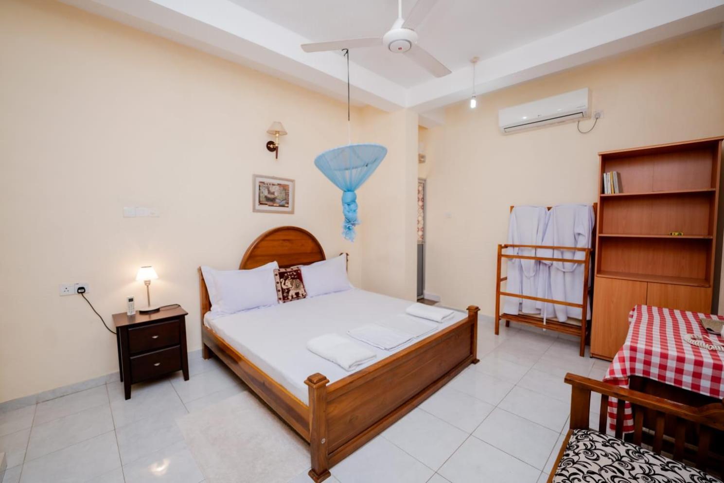 Suwani Pinnawala Homestay Bagian luar foto