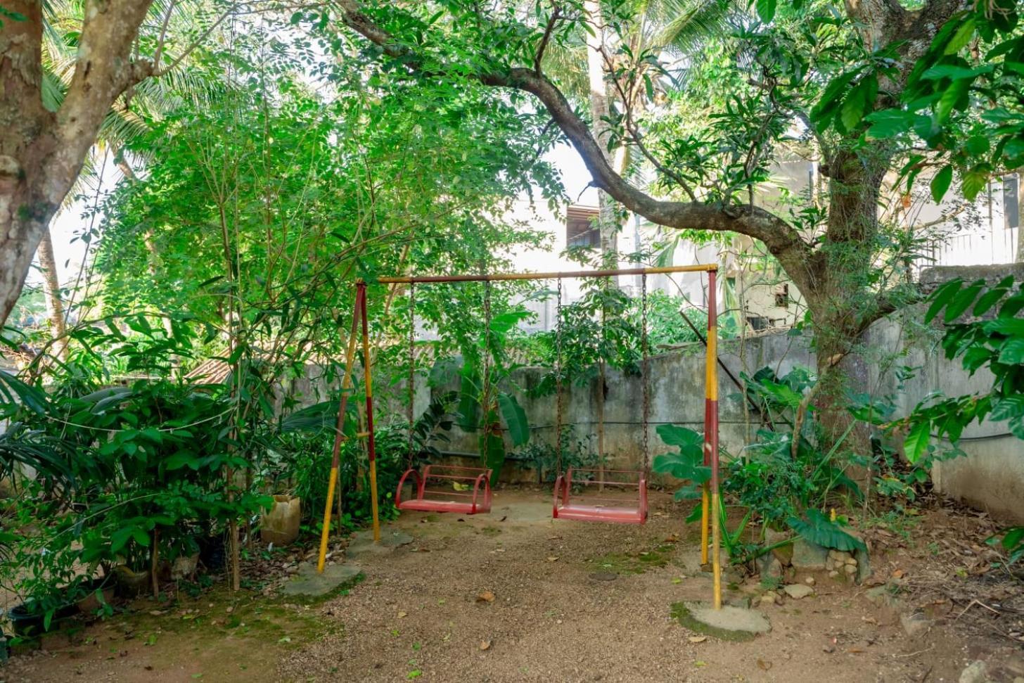 Suwani Pinnawala Homestay Bagian luar foto