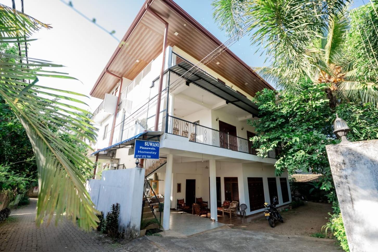 Suwani Pinnawala Homestay Bagian luar foto