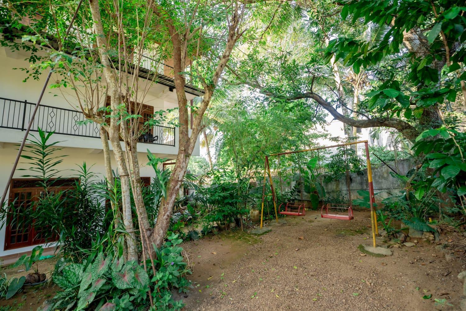 Suwani Pinnawala Homestay Bagian luar foto