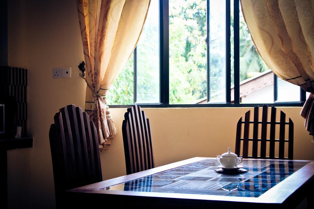 Suwani Pinnawala Homestay Bagian luar foto