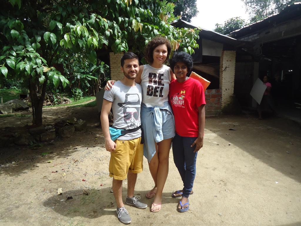 Suwani Pinnawala Homestay Bagian luar foto