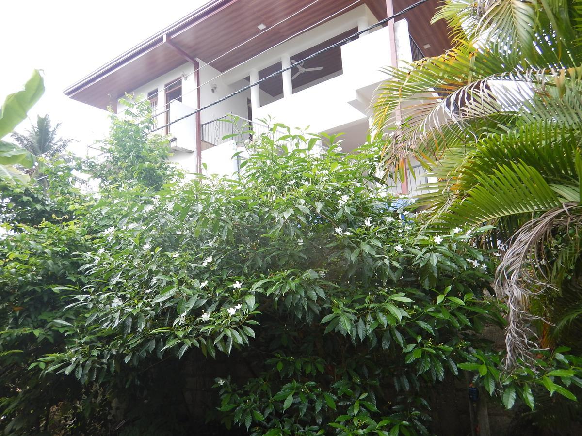 Suwani Pinnawala Homestay Bagian luar foto