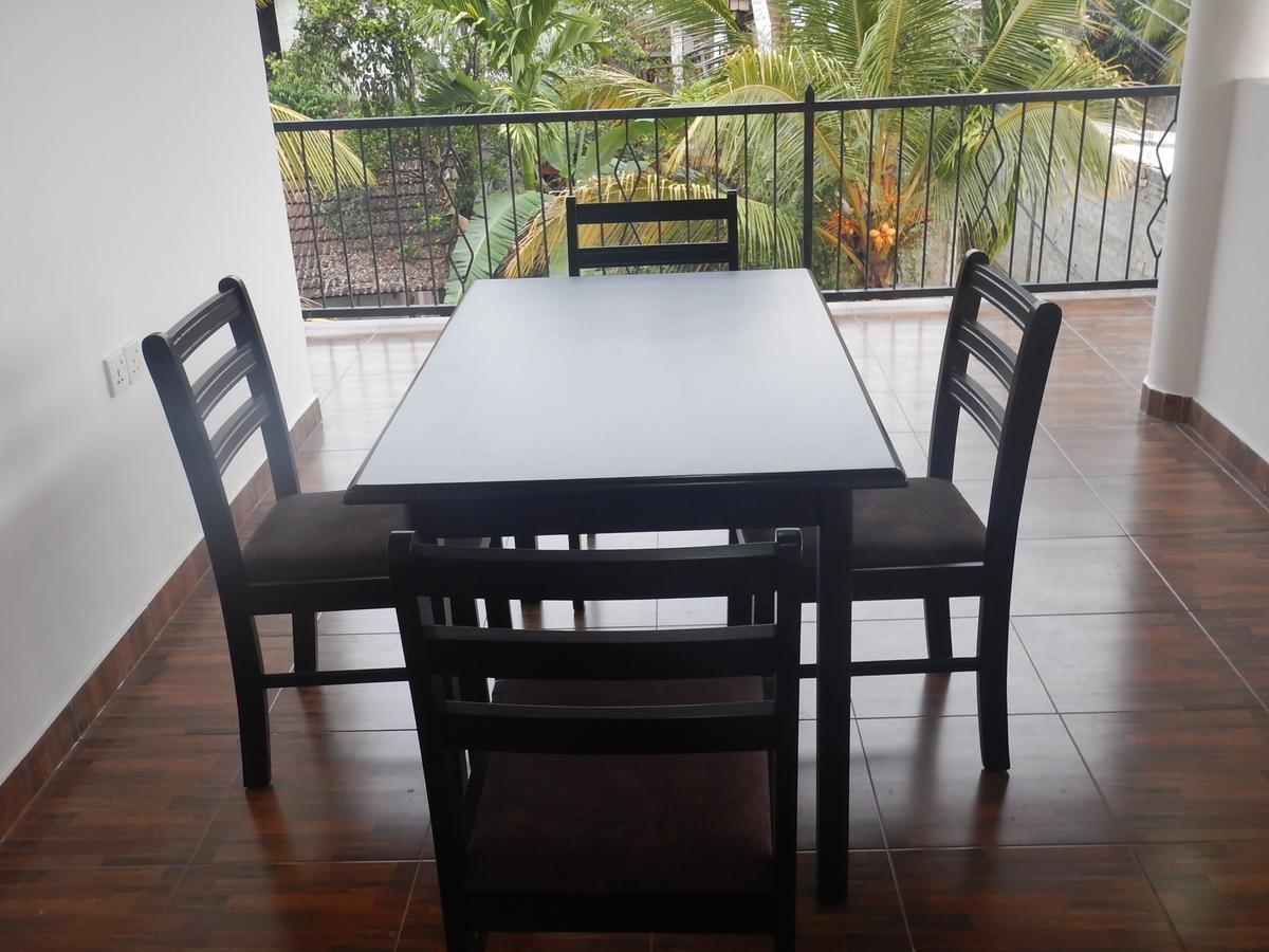 Suwani Pinnawala Homestay Bagian luar foto