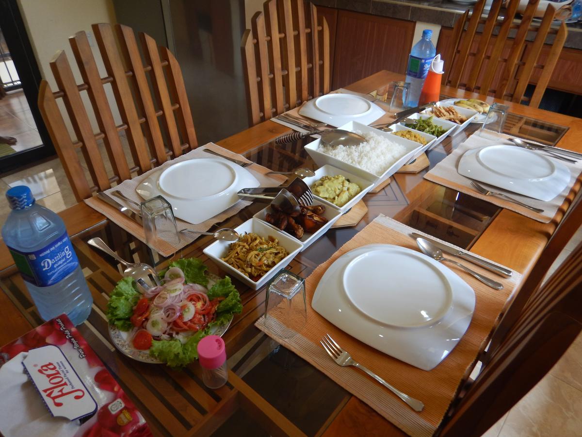 Suwani Pinnawala Homestay Bagian luar foto