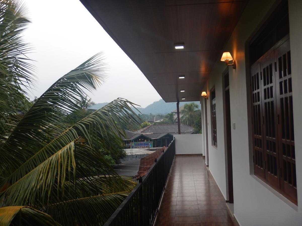 Suwani Pinnawala Homestay Bagian luar foto